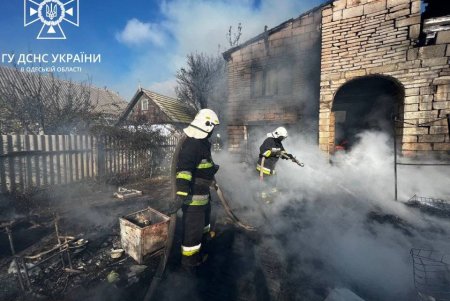 В Белгород-Днестровском районе из-за замыкания электросети сгорел жилой дом (видео, фото)