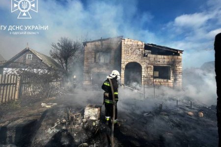 В Белгород-Днестровском районе из-за замыкания электросети сгорел жилой дом (видео, фото)