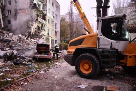 Враг ударил по жилому дому в Николаеве: Президент отреагировал на удары (фото, видео)