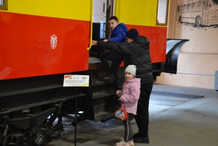 В честь 77-летия одесского троллейбуса прошла экскурсия в музей электротранспорта и поездка на электробусе по маршруту №1 (фото)