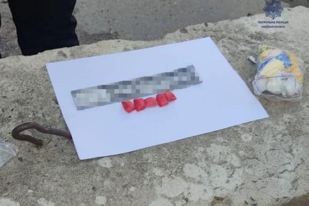 На улице Онежской в Одессе задержали мужчину с наркотиками (фото)