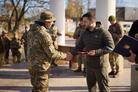 Президент Украины посетил освобожденный Херсон (фото, видео)