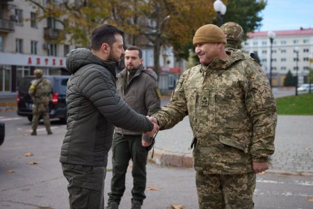 Президент Украины посетил освобожденный Херсон (фото, видео)