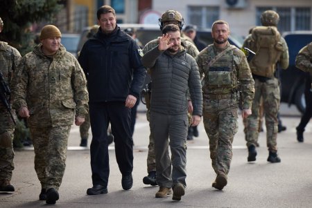 Президент Украины посетил освобожденный Херсон (фото, видео)