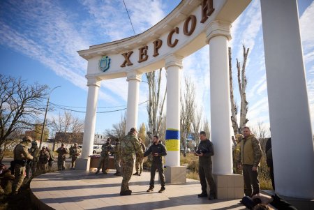 Президент Украины посетил освобожденный Херсон (фото, видео)
