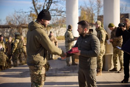 Президент Украины посетил освобожденный Херсон (фото, видео)