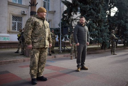Президент Украины посетил освобожденный Херсон (фото, видео)