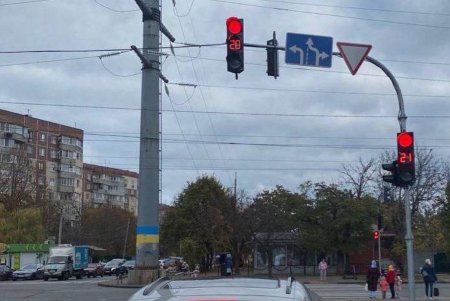 В Киевском районе модернизировали светофорный объект (фото)