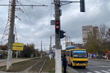 В Киевском районе модернизировали светофорный объект (фото)