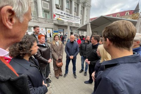 Зерновая инициатива, гуманитарная помощь и подготовка к зиме: Одессу посетила официальная делегация членов Комитета по обороне Палаты общин Великобритании (фото, видео)