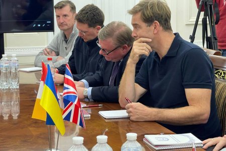 Зерновая инициатива, гуманитарная помощь и подготовка к зиме: Одессу посетила официальная делегация членов Комитета по обороне Палаты общин Великобритании (фото, видео)