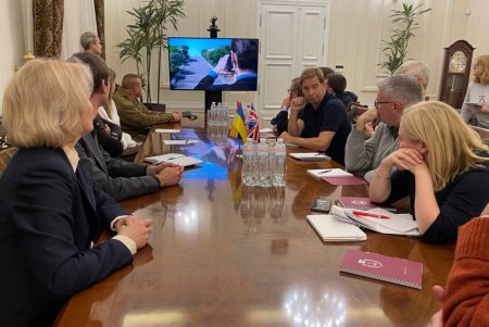 Зерновая инициатива, гуманитарная помощь и подготовка к зиме: Одессу посетила официальная делегация членов Комитета по обороне Палаты общин Великобритании (фото, видео)