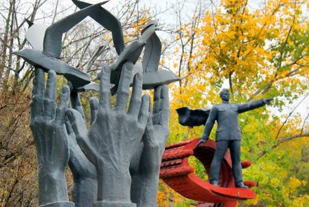 Сегодня прогуляемся по Херсонскому скверу (фоторепортаж)