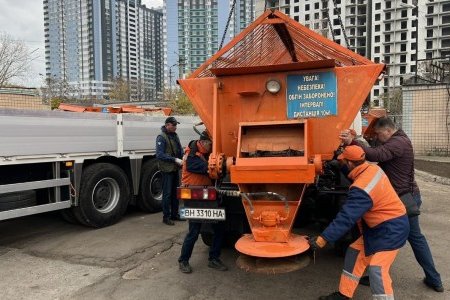 Коммунальные службы города готовятся к непогоде: переоборудована техника, разработаны маршруты очистки города, заготовлены реагенты (фото)