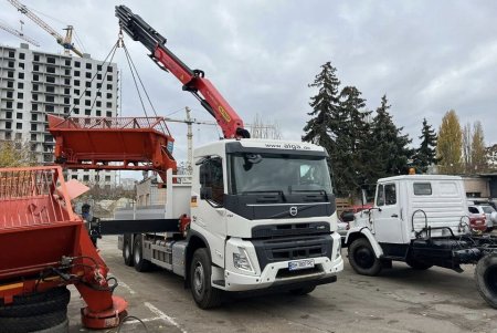 Коммунальные службы города готовятся к непогоде: переоборудована техника, разработаны маршруты очистки города, заготовлены реагенты (фото)