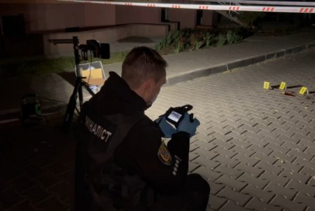 Полицейские устанавливают мотивы убийства одессита: окровавленного мужчину обнаружили прохожие на поселке Котовского (фото, видео)