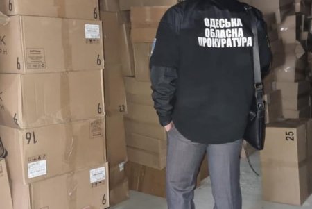 Одесская прокуратура ходатайствовала о передаче на нужды ВСУ двух арестованных грузовиков одноразовой посуды, производства рф  (фото)