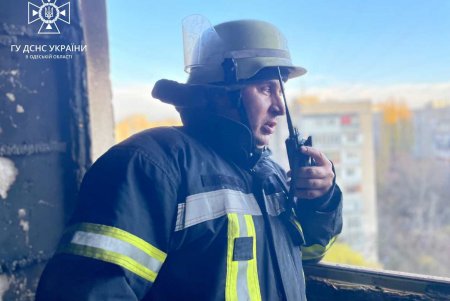 На Академика Королева горела квартира из-за неосторожности хозяина во время курения (фото)