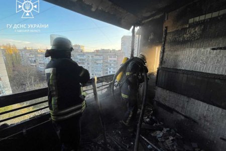На Академика Королева горела квартира из-за неосторожности хозяина во время курения (фото)