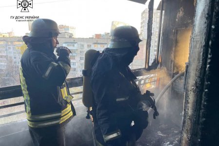 На Академика Королева горела квартира из-за неосторожности хозяина во время курения (фото)