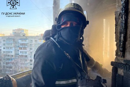 На Академика Королева горела квартира из-за неосторожности хозяина во время курения (фото)