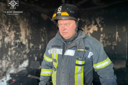 На Академика Королева горела квартира из-за неосторожности хозяина во время курения (фото)