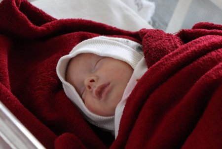Одесские врачи помогли появиться на свет тройне жительницы Харькова, которая покинула родной город из-за войны (фото, видео) 