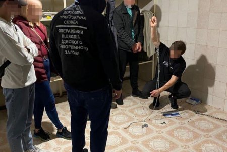 Одессита, который вывесил флаг РФ на жилом доме и сотрудничал с оккупантами, приговорили к 15 годам тюрьмы (фото)