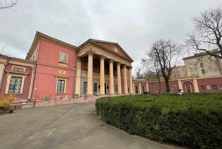 Памятник основателям временно разместят на территории Одесского художественного музея (фото, видео)