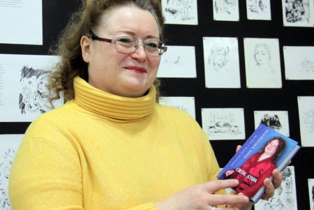 «На контрасте чувств»: художница Елена Кисловская презентовала в Одессе выставку графики (фоторепортаж)