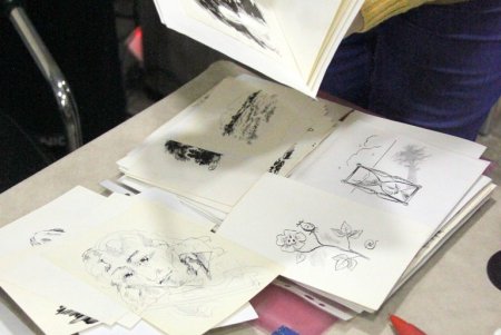 «На контрасте чувств»: художница Елена Кисловская презентовала в Одессе выставку графики (фоторепортаж)