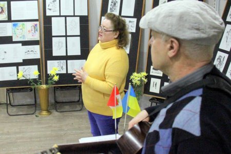 «На контрасте чувств»: художница Елена Кисловская презентовала в Одессе выставку графики (фоторепортаж)
