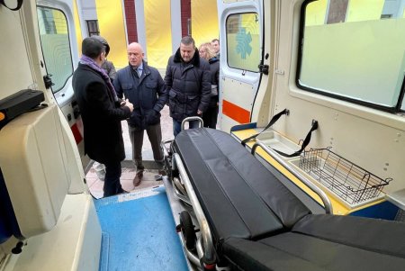 Партнеры из Европы подарили Одессе реанимобиль с разведением под кислород (фото)