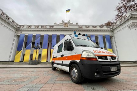 Партнеры из Европы подарили Одессе реанимобиль с разведением под кислород (фото)