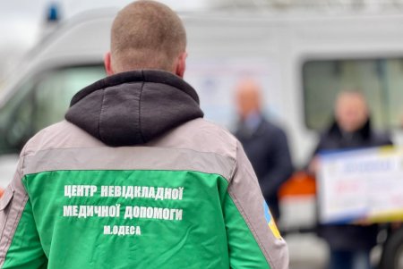 Партнеры из Европы подарили Одессе реанимобиль с разведением под кислород (фото)