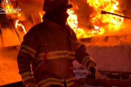 В Одесской области спасатели ликвидировали последствия ракетного удара российских оккупантов (фоторепортаж)