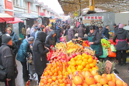 Покупаем продукты на Привозе: что и почем на знаменитом одесском рынке (фоторепортаж)