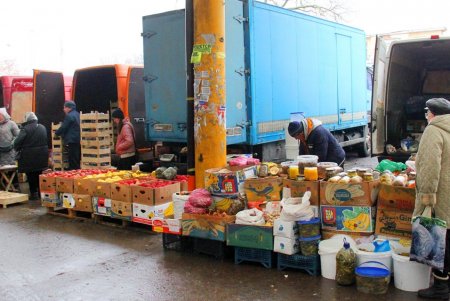 Покупаем продукты на Привозе: что и почем на знаменитом одесском рынке (фоторепортаж)
