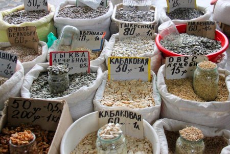 Покупаем продукты на Привозе: что и почем на знаменитом одесском рынке (фоторепортаж)