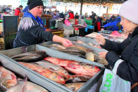Покупаем продукты на Привозе: что и почем на знаменитом одесском рынке (фоторепортаж)