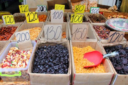 Покупаем продукты на Привозе: что и почем на знаменитом одесском рынке (фоторепортаж)