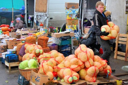 Покупаем продукты на Привозе: что и почем на знаменитом одесском рынке (фоторепортаж)