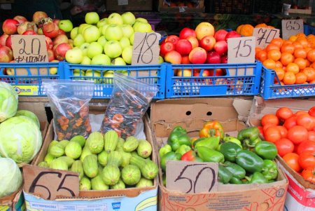 Покупаем продукты на Привозе: что и почем на знаменитом одесском рынке (фоторепортаж)