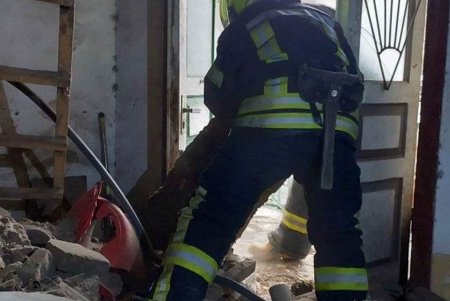 На Александровском проспекте обрушилось чердачное перекрытие в двухэтажном жилом доме (фото)