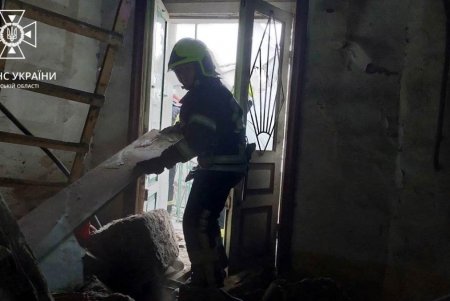 На Александровском проспекте обрушилось чердачное перекрытие в двухэтажном жилом доме (фото)