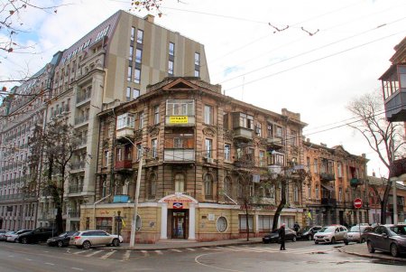 Прогулка по изменчивой улице Лейтенанта Шмидта (фоторепортаж)
