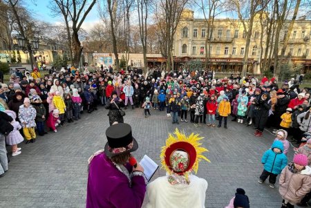 Маленькие одесситы «подержали своих»: в День Святого Николая прошел праздничный концерт-мюзикл
