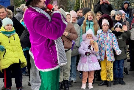 Маленькие одесситы «подержали своих»: в День Святого Николая прошел праздничный концерт-мюзикл