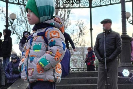 Маленькие одесситы «подержали своих»: в День Святого Николая прошел праздничный концерт-мюзикл