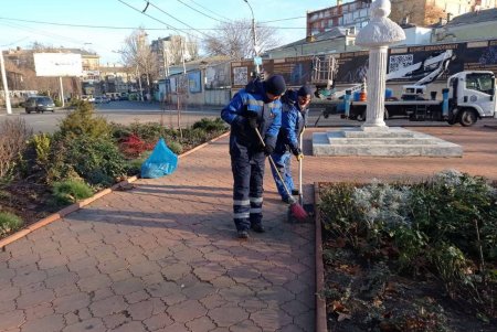 В Малиновском районе коммунальщики привели в порядок памятники и бюветы (фото)